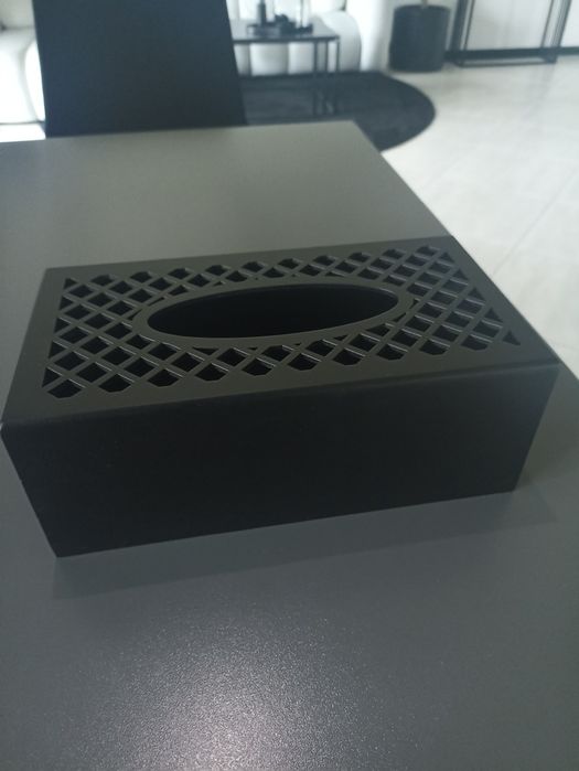 Chustecznik czarny matowy ażurowy