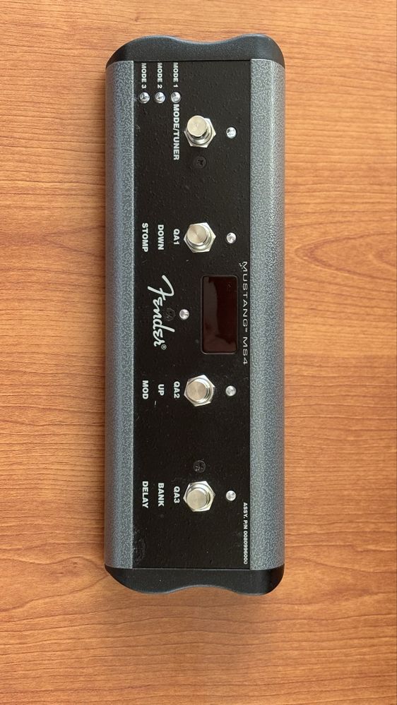 Amplificador de Guitarra - Fender Mustang LT50 + Pedaleira Original