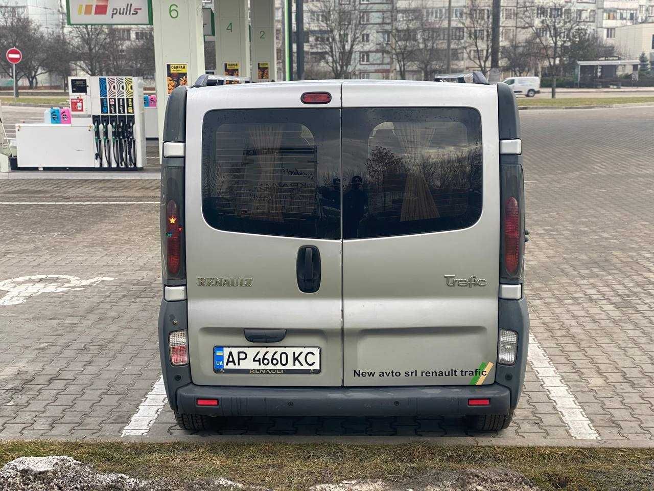 Renault Trafic довга база 2006 року випуску. 1.9 турбо дизель, пасажир