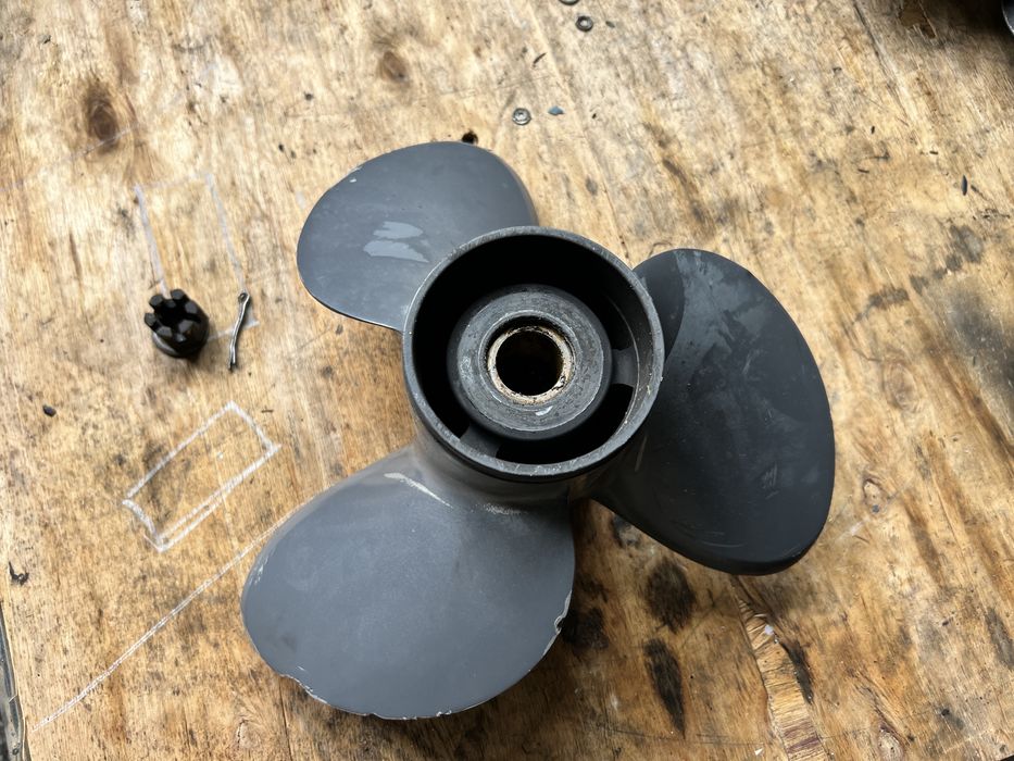 Śruba napędowa Solas Honda 13.5x15