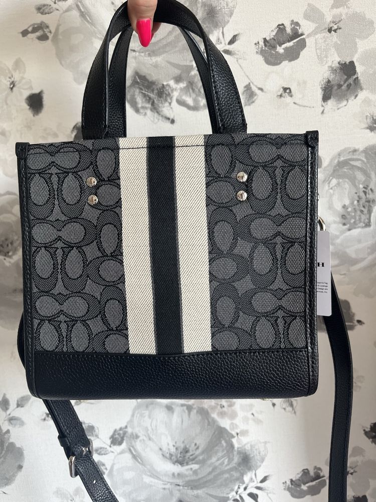 Сумка Coach Dempsey Tote 22