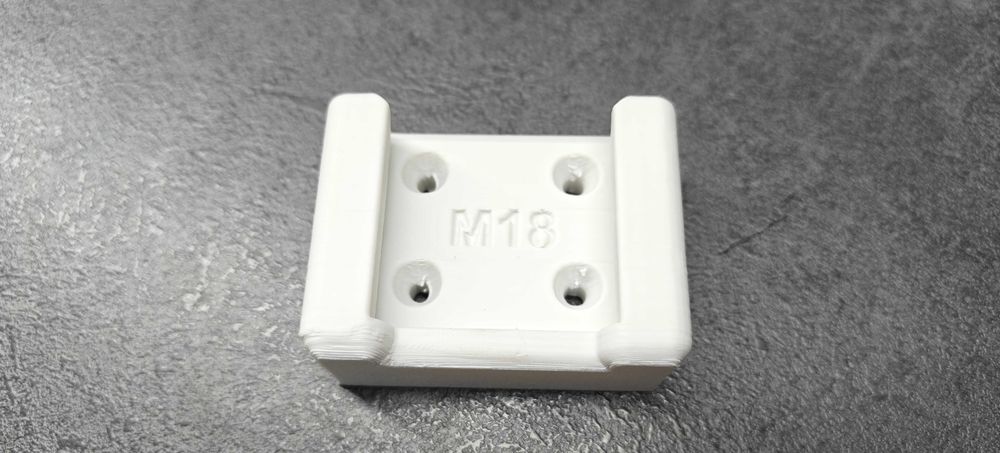 Uchwyt do baterii Milwaukee M18