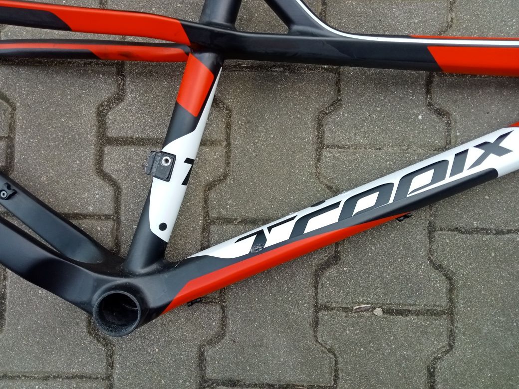 Nowa rama carbonowa tropix pod koła 27,5 cała,17 cali