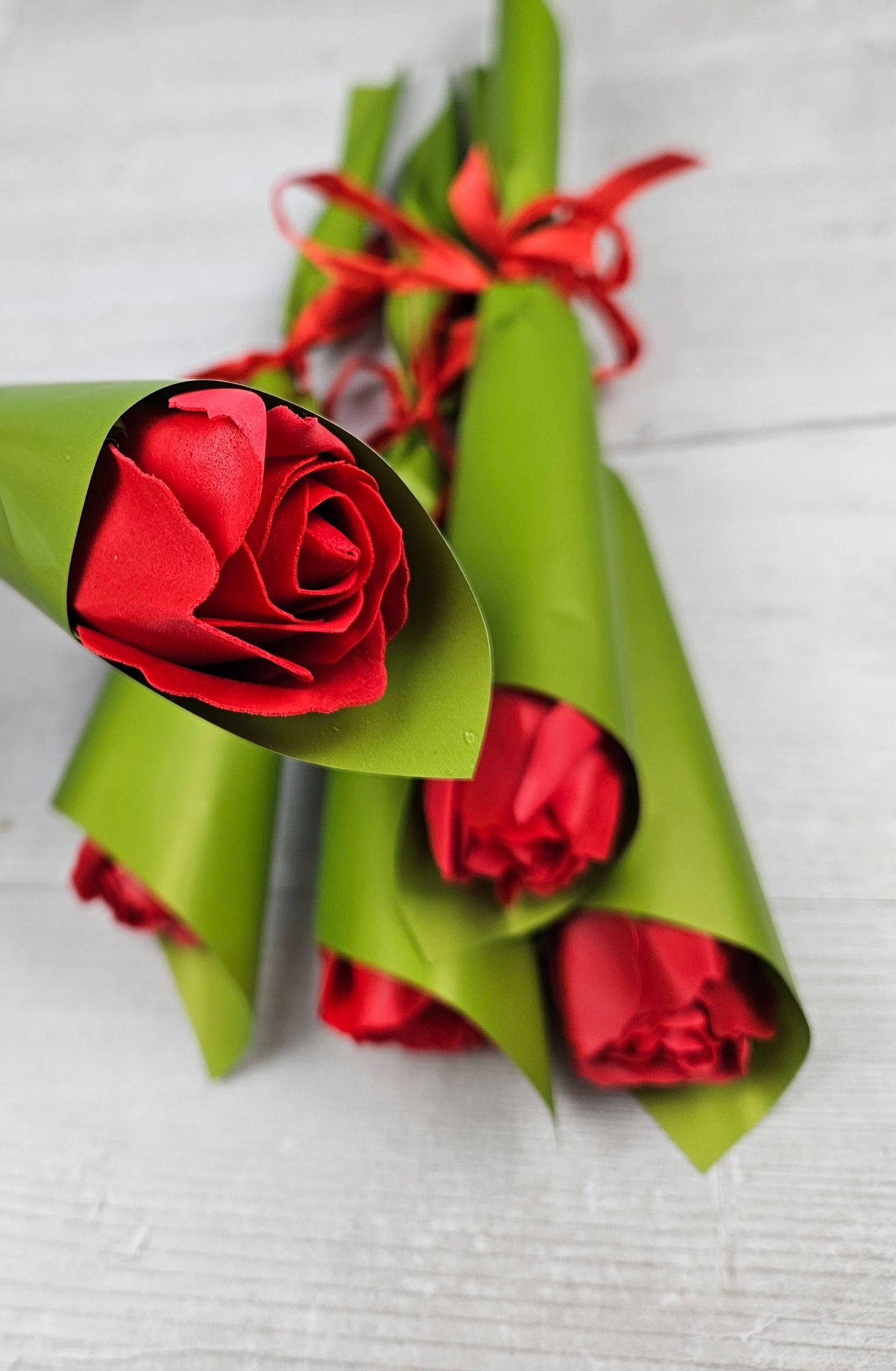 CZERWONA dekoracyjna róża z mydełka pomysł na prezent