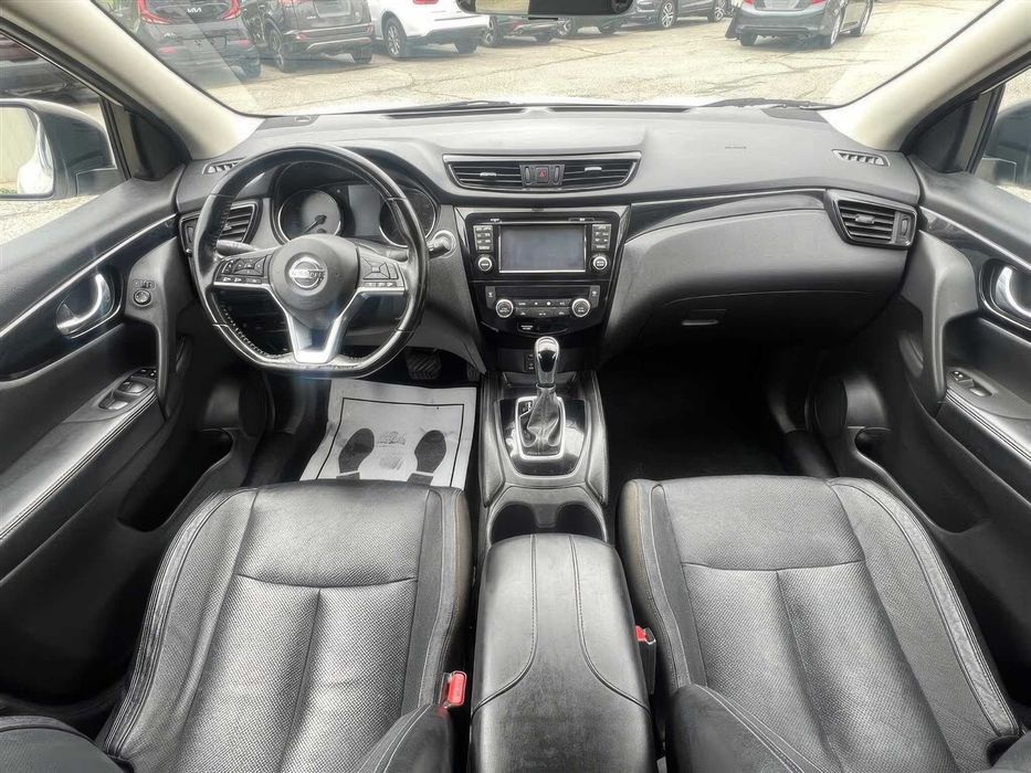 Nissan Rogue Sport SL      2017