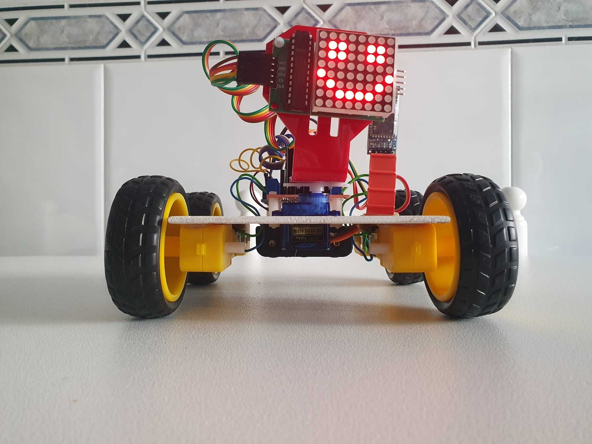 Carro Robot Arduino Educacional programado c/Display Móvel de Direção.