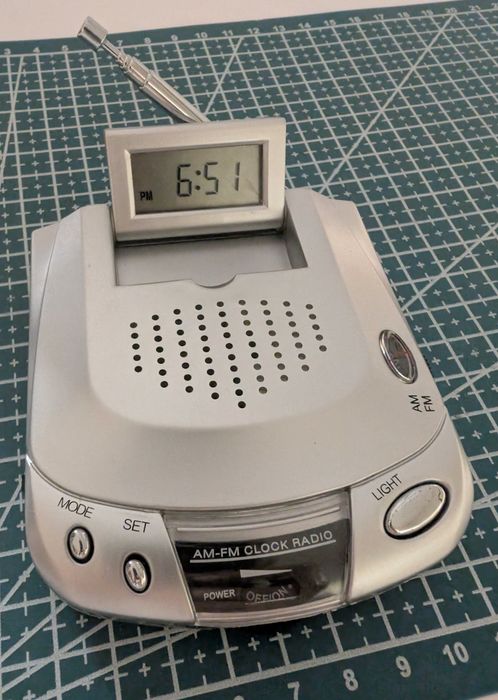 Mini Rádio com relógio [NOVO]