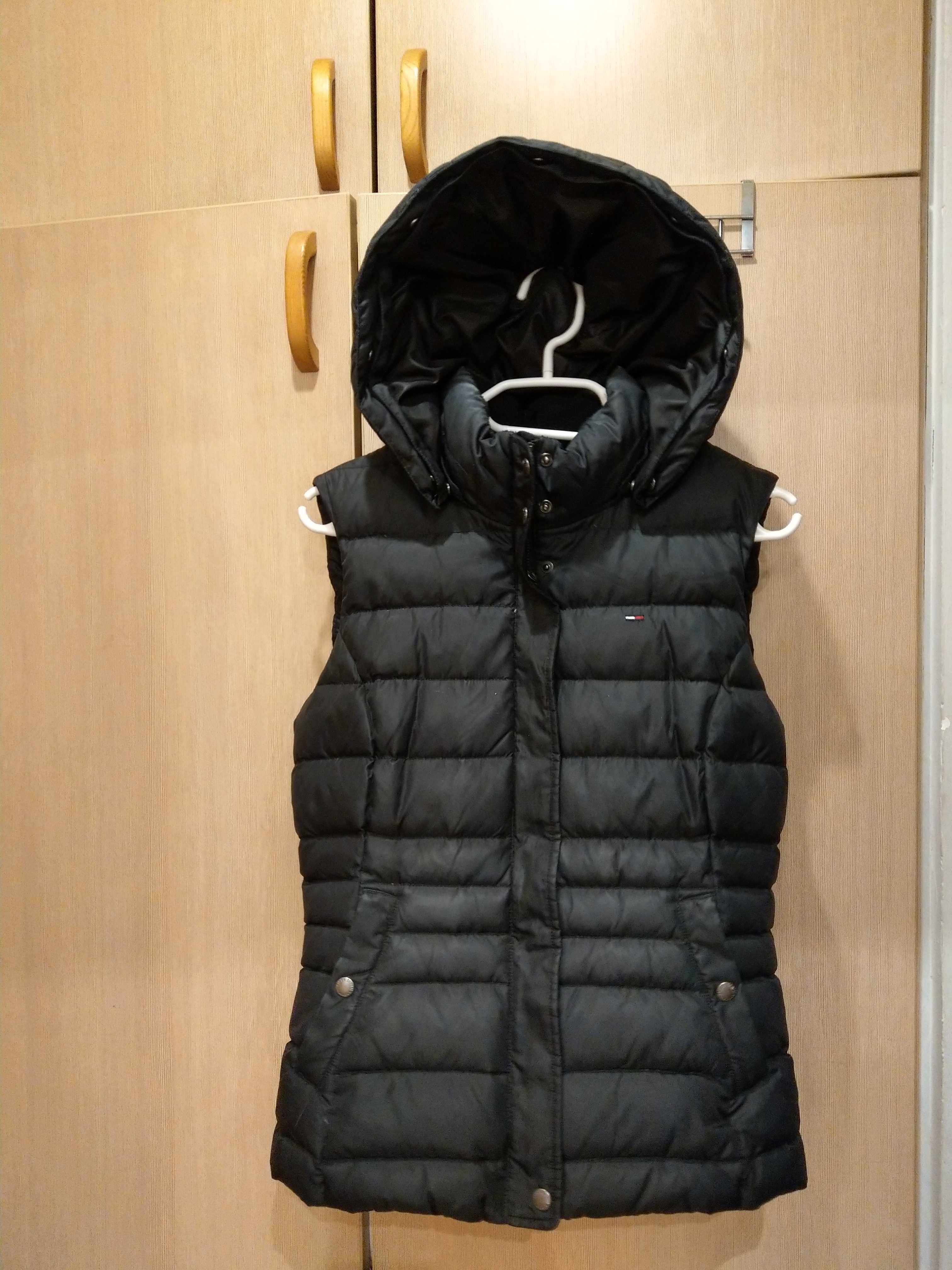 kamizelka puchowa damska z kapturem Tommy Hilfiger haft logo