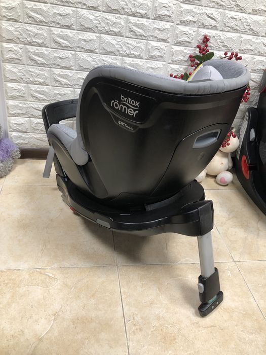 Автокрісло Britax Römer DUALFIX M i-SIZE Група 0+/1 (0-18 кг)