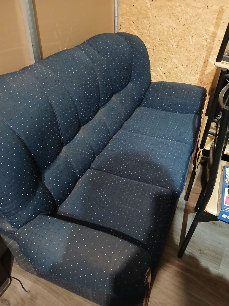 Vendo 3 sofas, um grande de 3 lugares e 2 de 1 lugar
