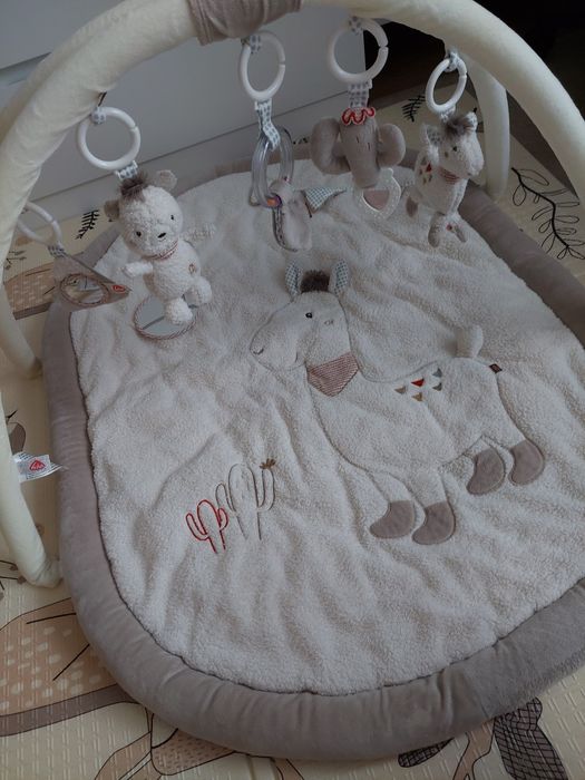 Sprzedam matę niemowlęcą Fehn Peru beżowa w stanie bardzo dobrym