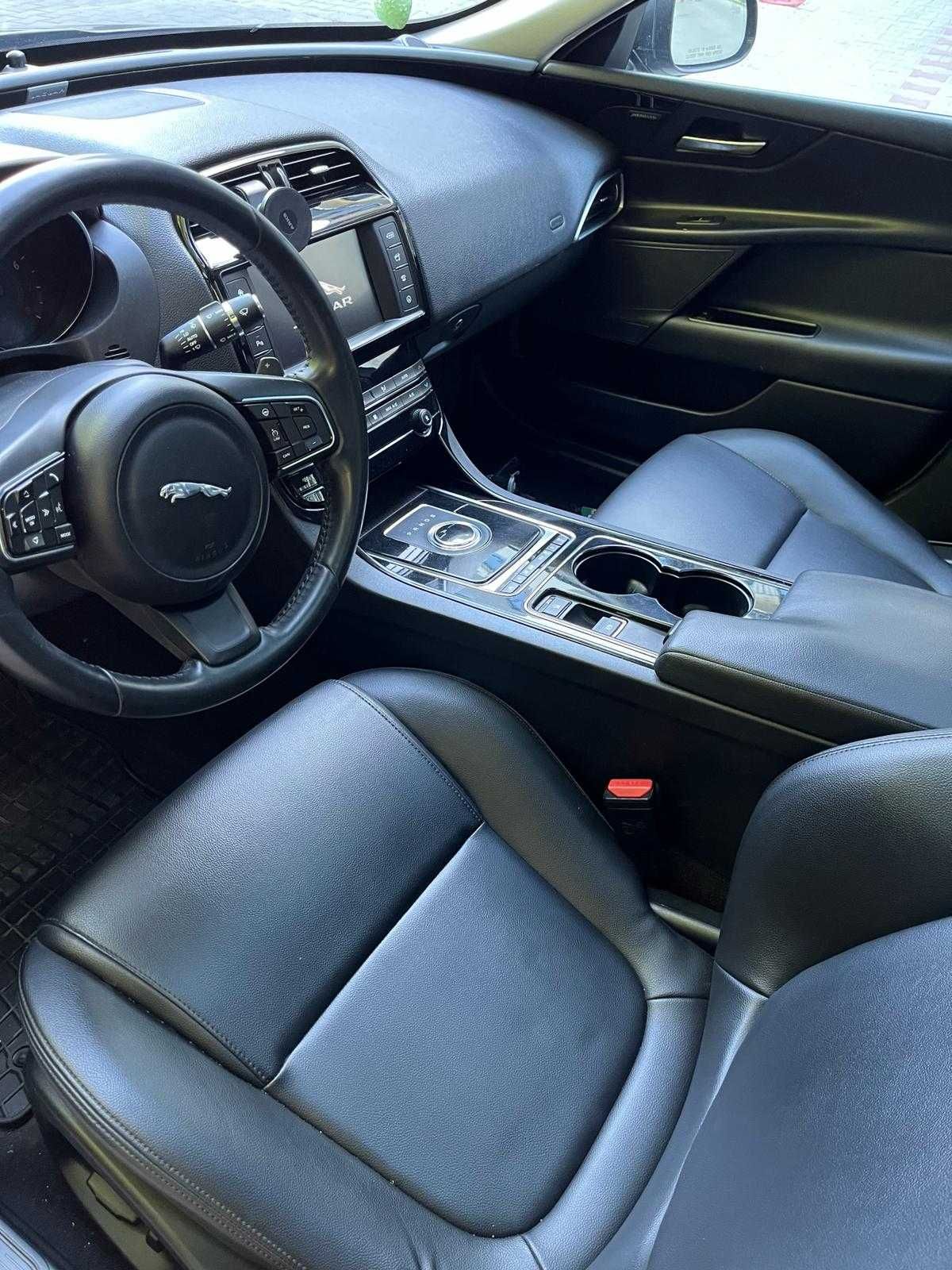 Jaguar XE 25t Prestige