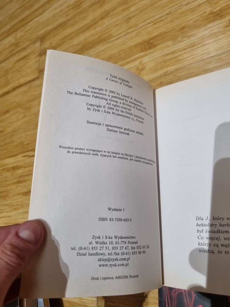 Hamilton L. Pocałunek ciemności i inne 4 szt.