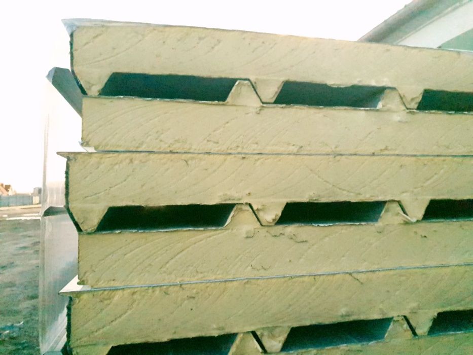Płyta warstwowa obornicka ściana dach brama dostępna od ręki