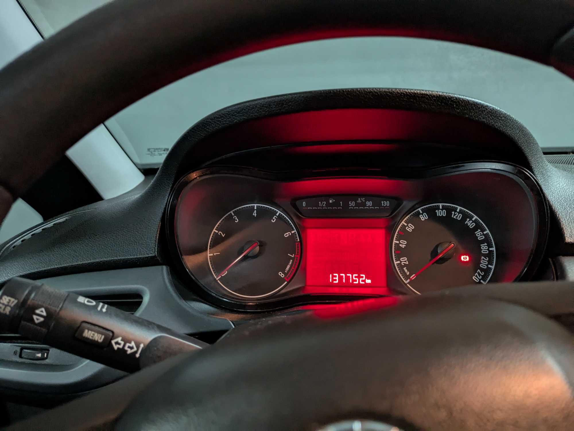 Opel Corsa 2015 em muito bom estado