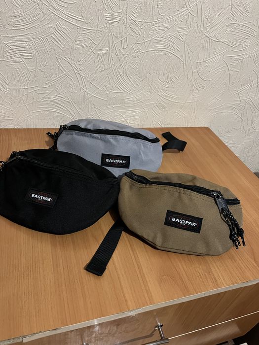 Поясна сумка Eastpak — практичний аксесуар для щоденного використання.