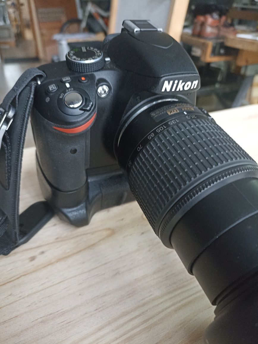 Nikon D3200 praticamente nova.