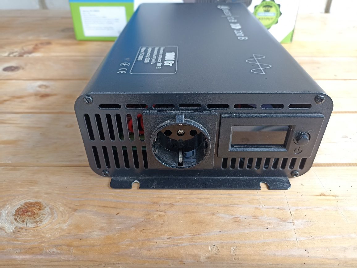 Інвертор Luxeon IPS-2000SD