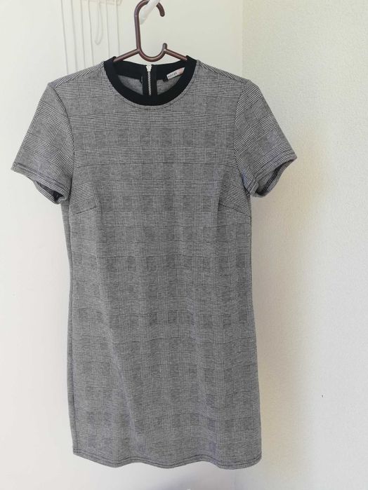 Szara sukienka w kratkę, rozm. S House