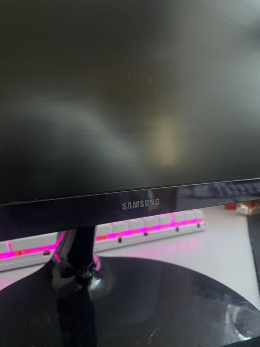 Монитор Samsung 27дюймов изогнутый 120грц