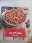 À mesa com petiscos (Portes incluídos)