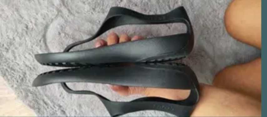 Sandały japonki crocs serena flip w10 czarne