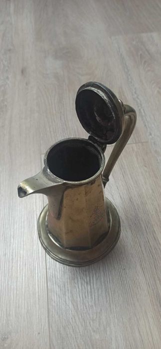 Dzbanek w stylu retro z herbem