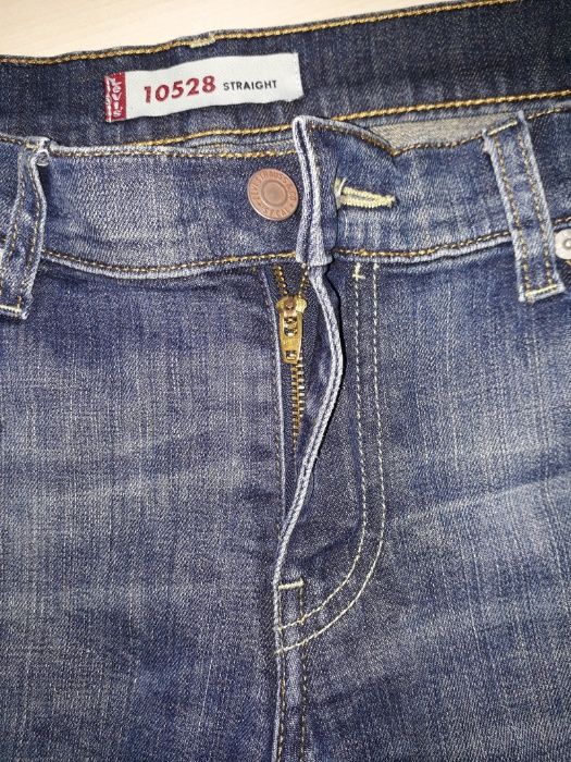 Продам джинсы фирмы "Levis" (Марокко).