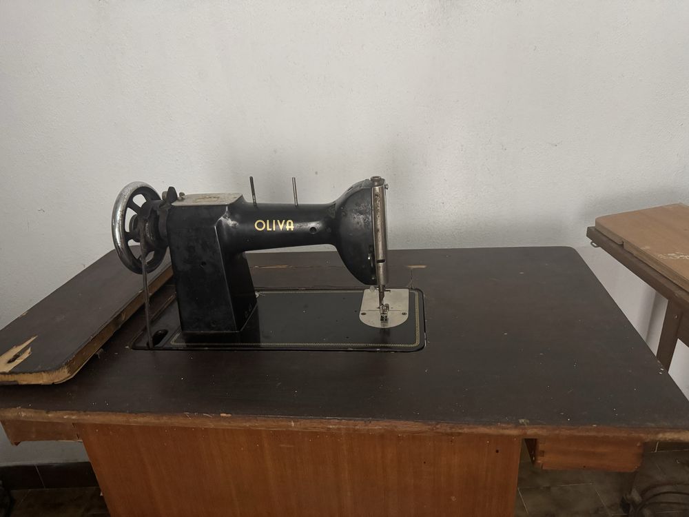 Máquina de Costura Oliva