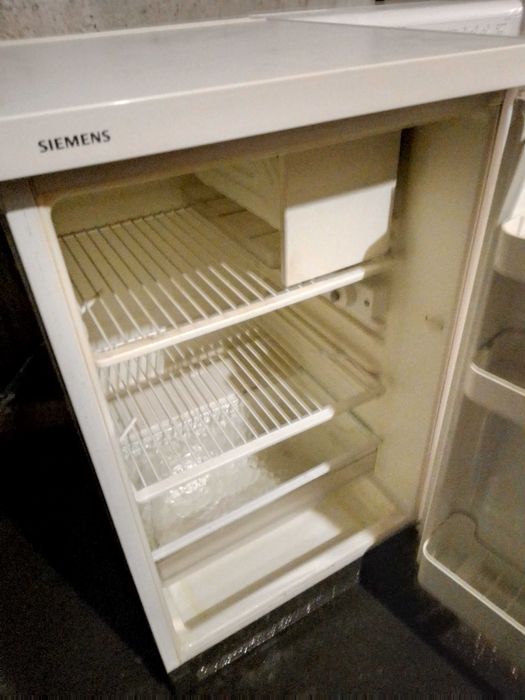 Продам Холодильник SIEMENS