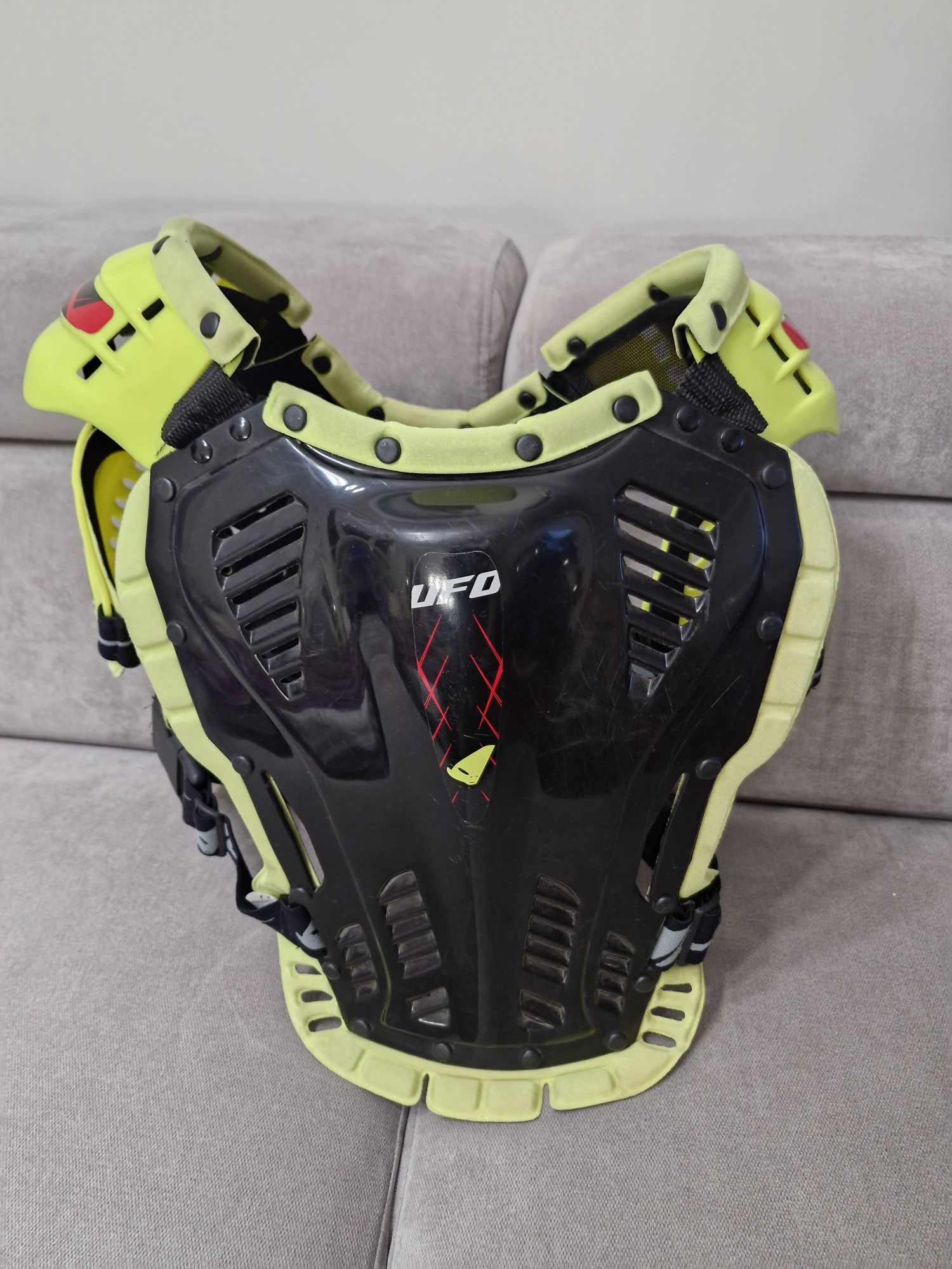 Zbroja buzer UFO na cross quad