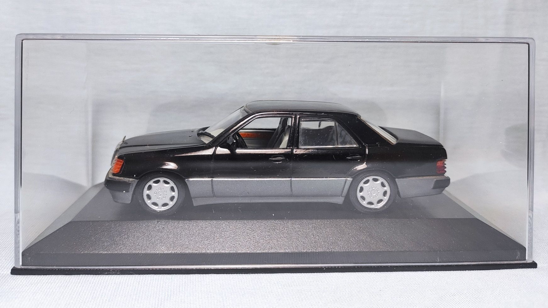 Модель 1/43 Mercedes 500 E W124 "Волчок" (Minichamps)