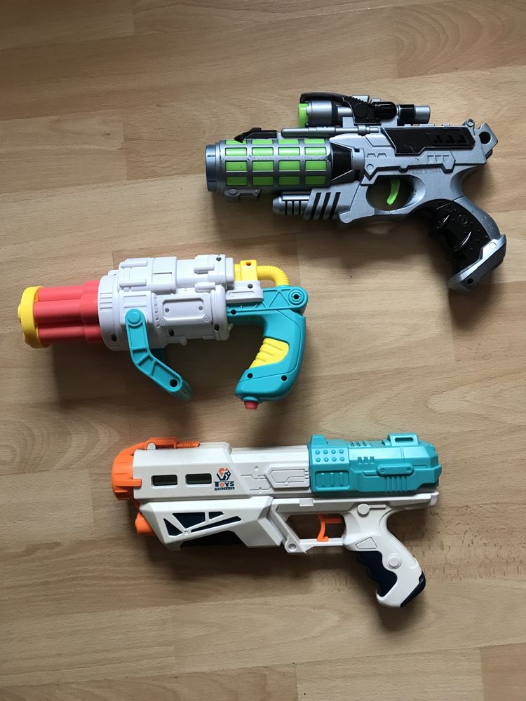 Іграшки Пістолети, пулемети