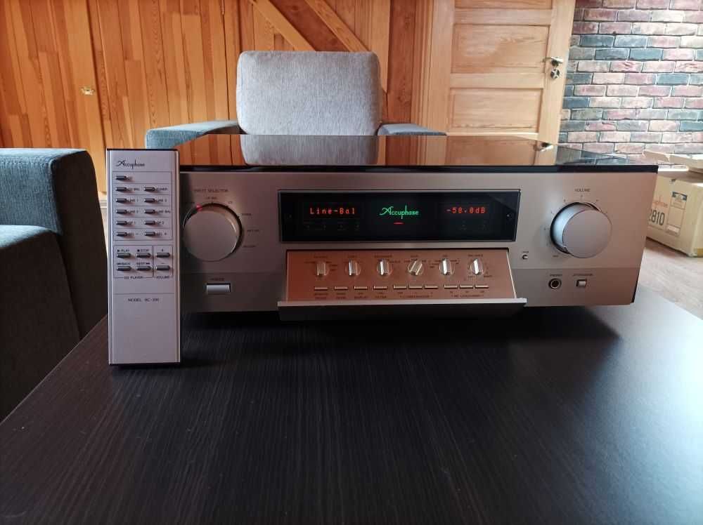 Przedwzmacniacz Accuphase C-2810