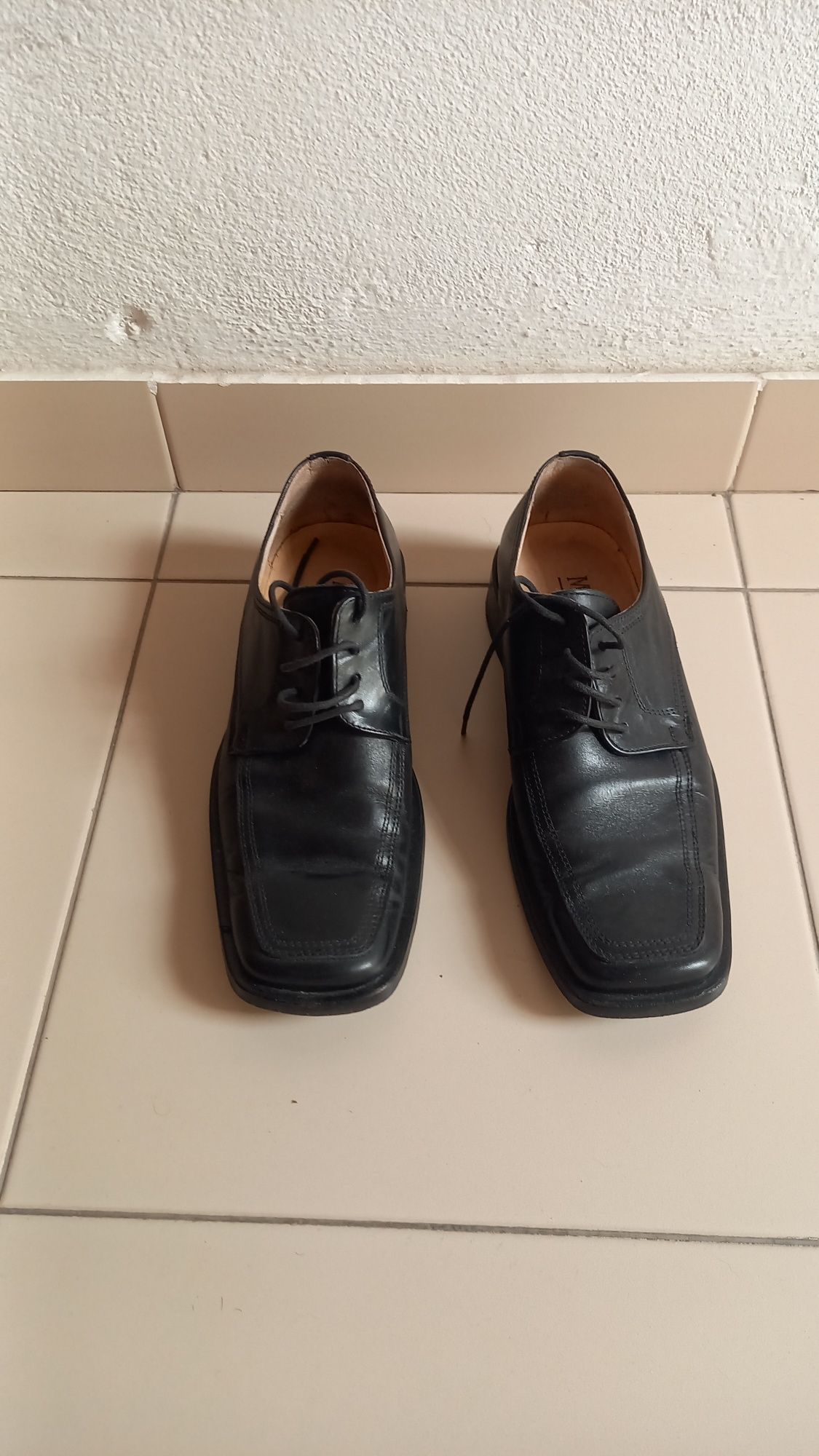 Sapatos homem 39
