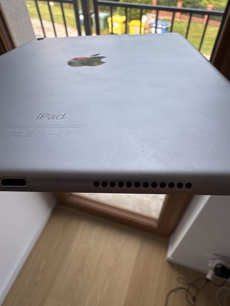 iPad Pro 9.7” 256 GB Wi-Fi + Cellular – Space Gray + klawiatura etui