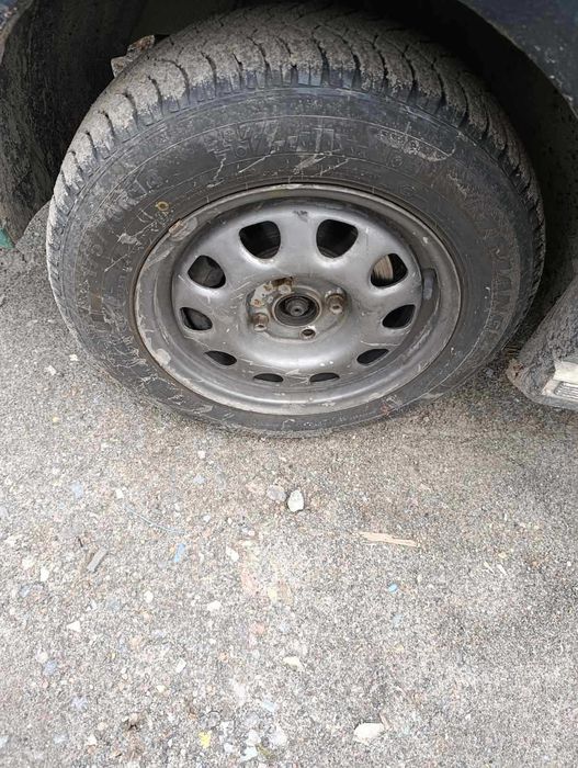 два колеса 14 радиуса с почти новой зимой 2025 года