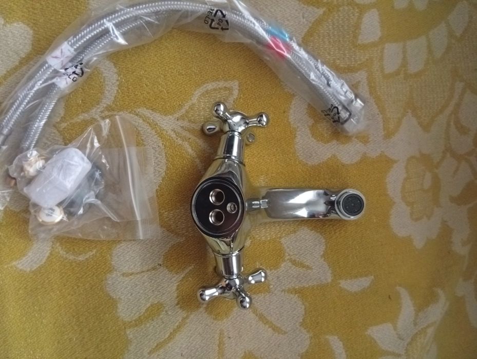 Смеситель для ванны CUPAQVA, новый.