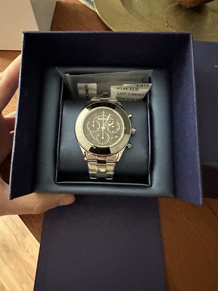 Zegarek sportowy Swarovski Octea Lux, wyprodukowany w Szwajcarii