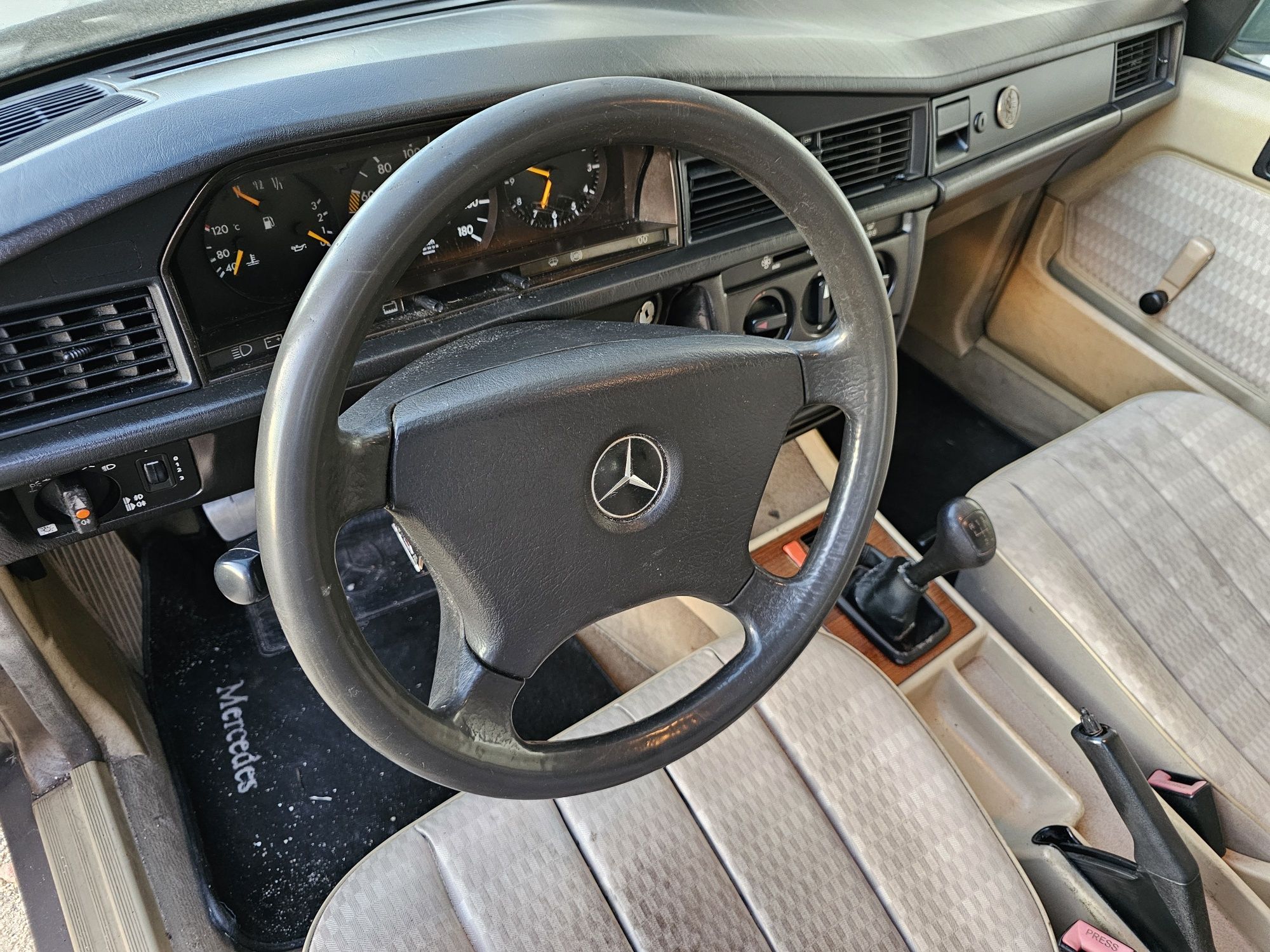 Mercedes-Benz 190 (W201) ás peças