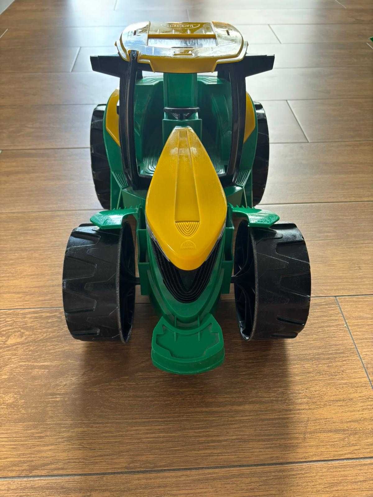 Duży traktor LENA