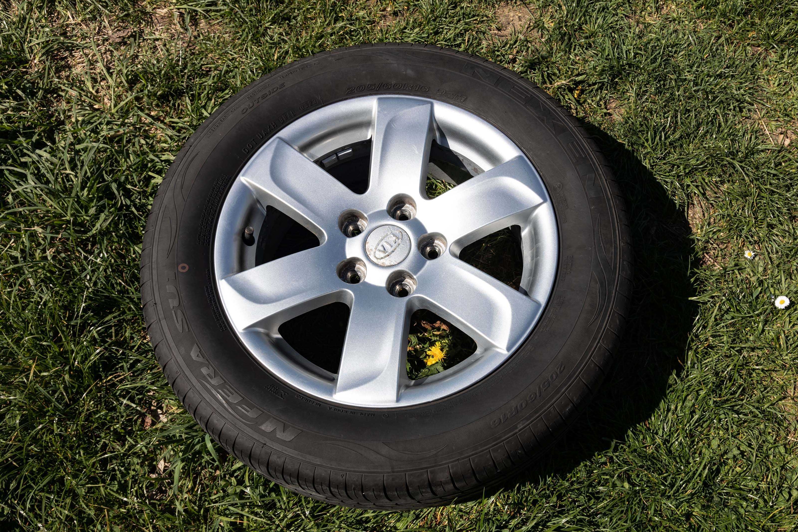 Oryginalne kola Kia Carens Ceed z oponami letnimi 205/60 R16