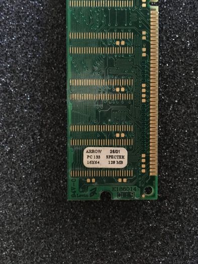 Memória RAM - 128MB PC133 SDRAM