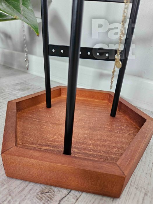 Szkatułka ekspozytor stojak na biżuterię pojemny z haczykami i loft