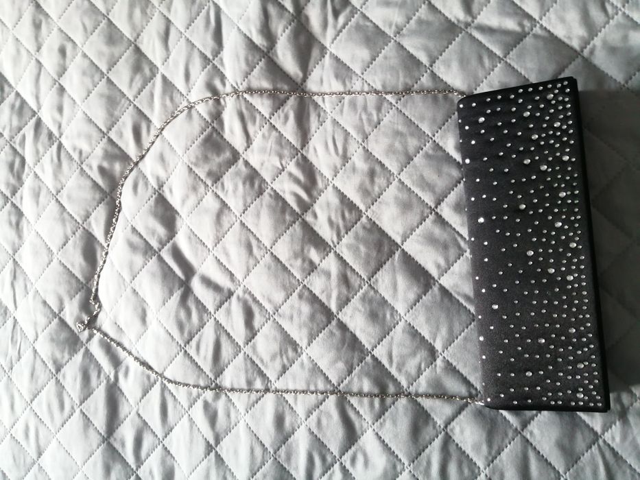 Czarna kopertówka z cyrkoniami