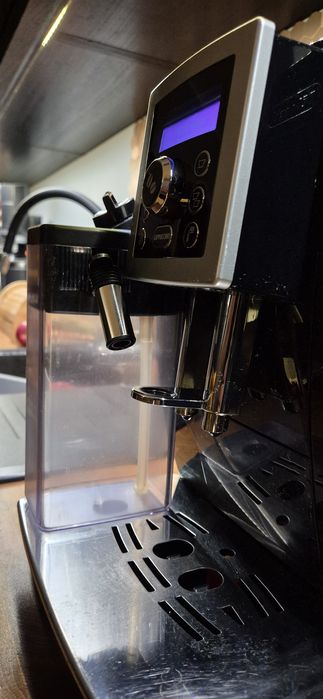 Ekspres ciśnieniowy DeLonghi ECAM23.460.B Cappuccino – czarny