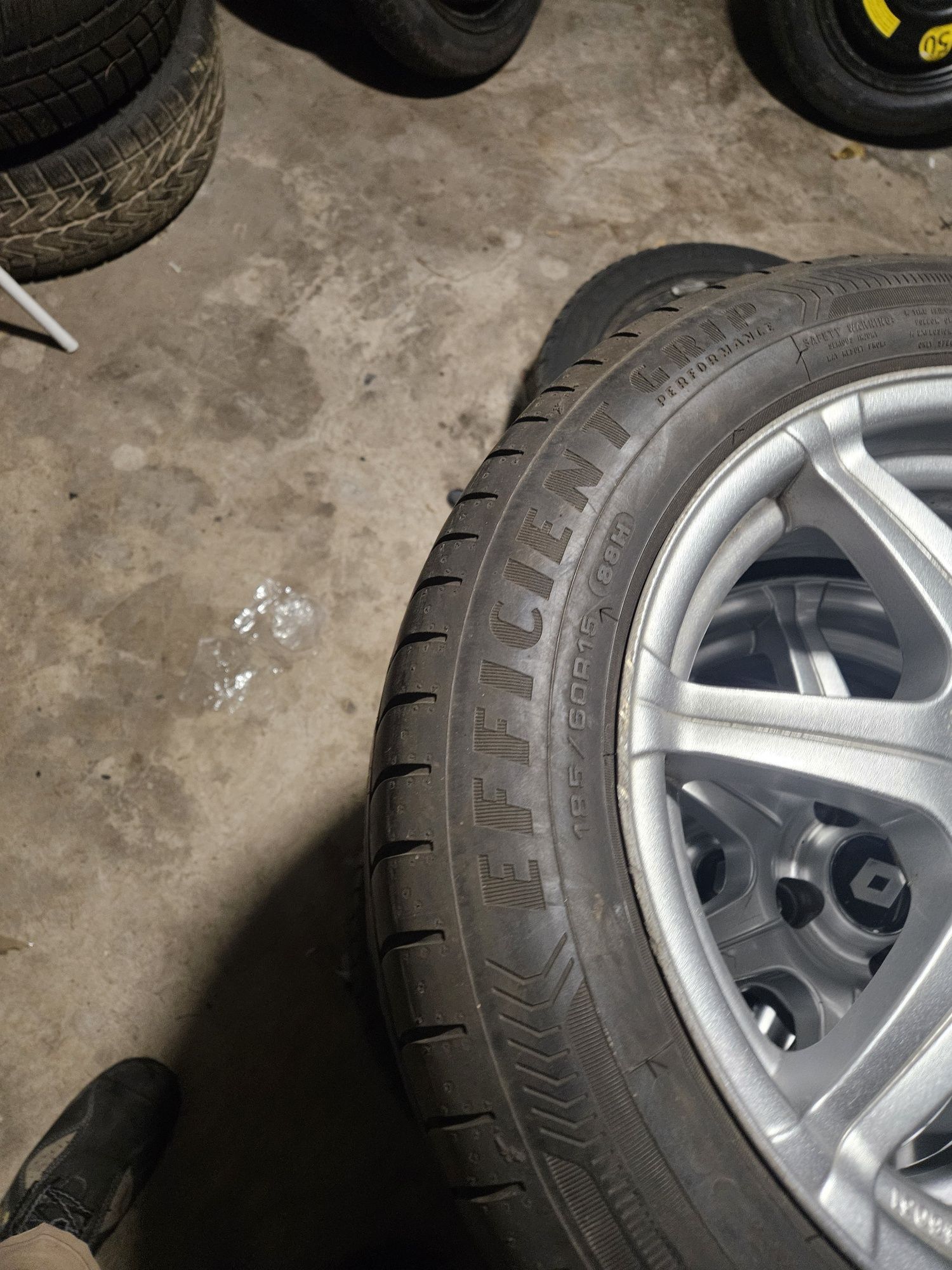 Alufelgi 4x100 renault ,clio  185 60 r15  lato  good year,