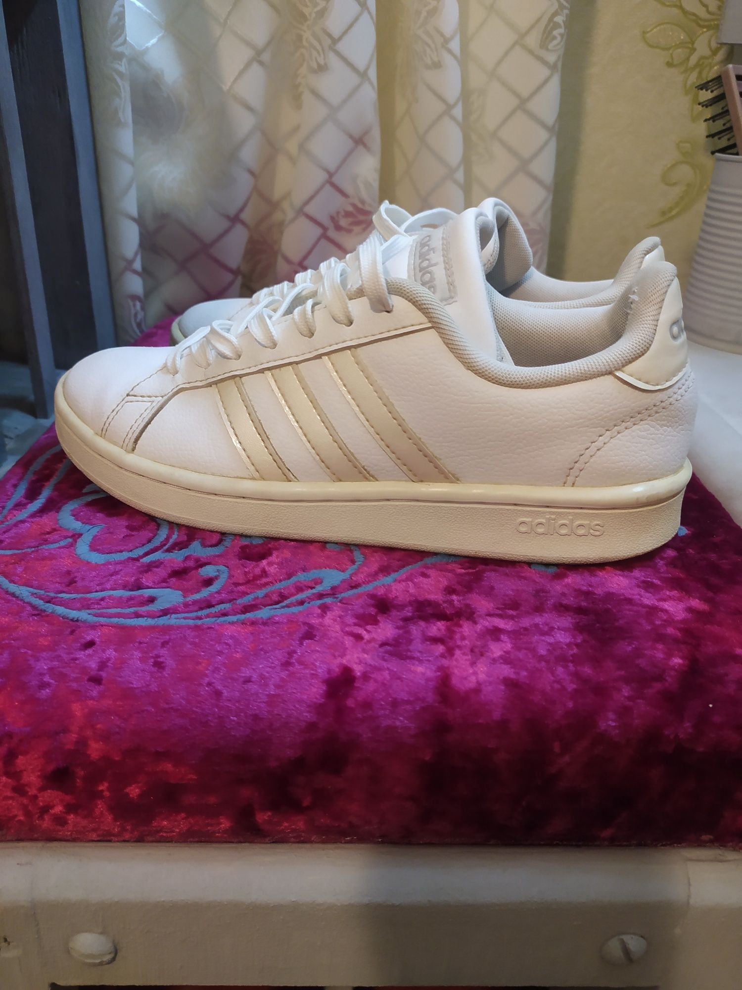 Кросівки Adidas 37