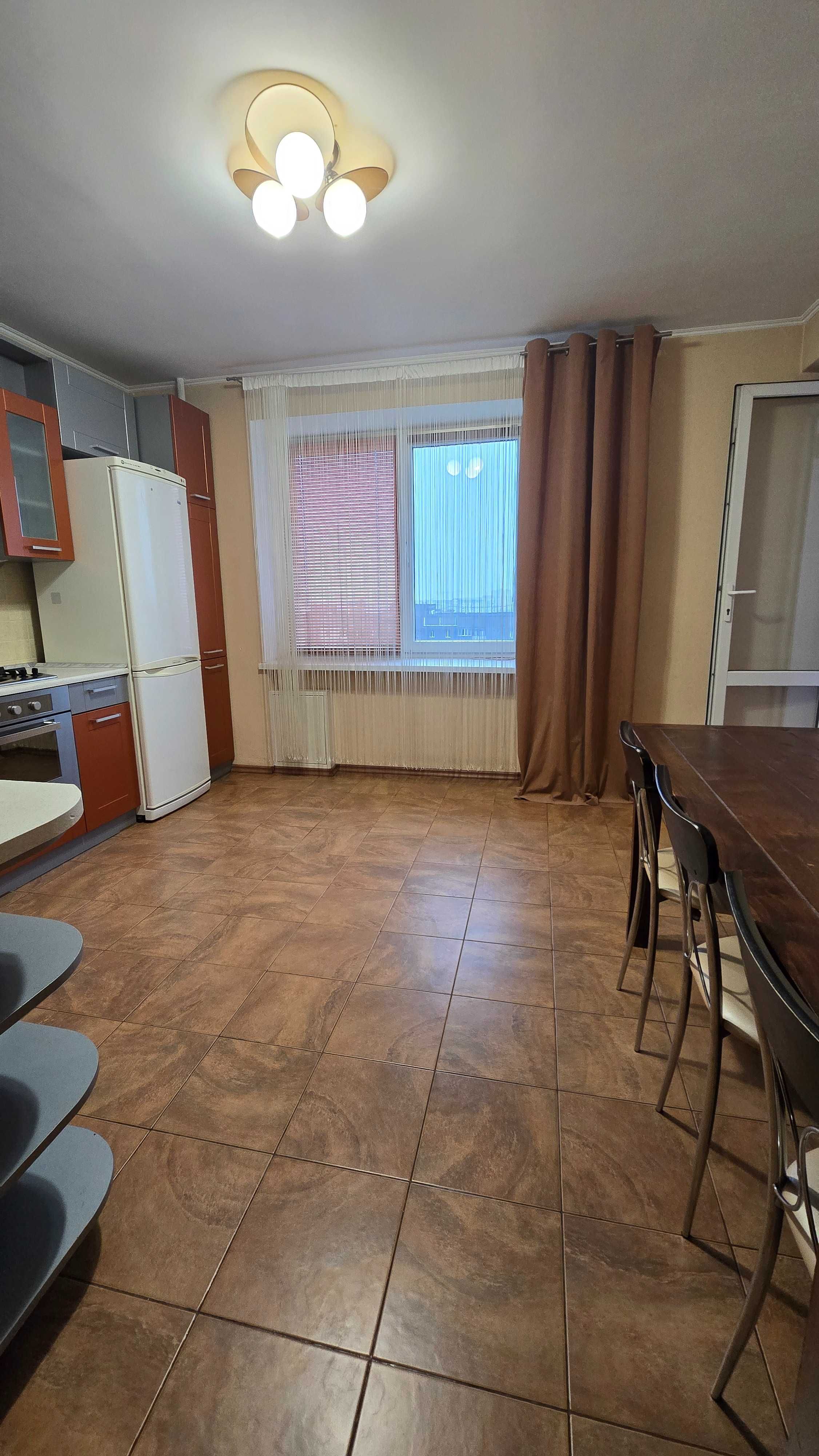 3-кімнатна квартира на Озерній