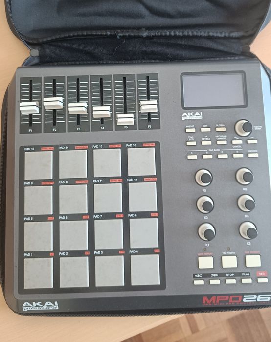 Vendo Akai MPD 26